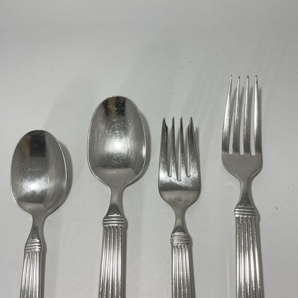 Lot of 4 Wallace Chardonnay 18/8 Stainless Flatware Classic Ribbed Fork Spoon - Picture 3 of 5